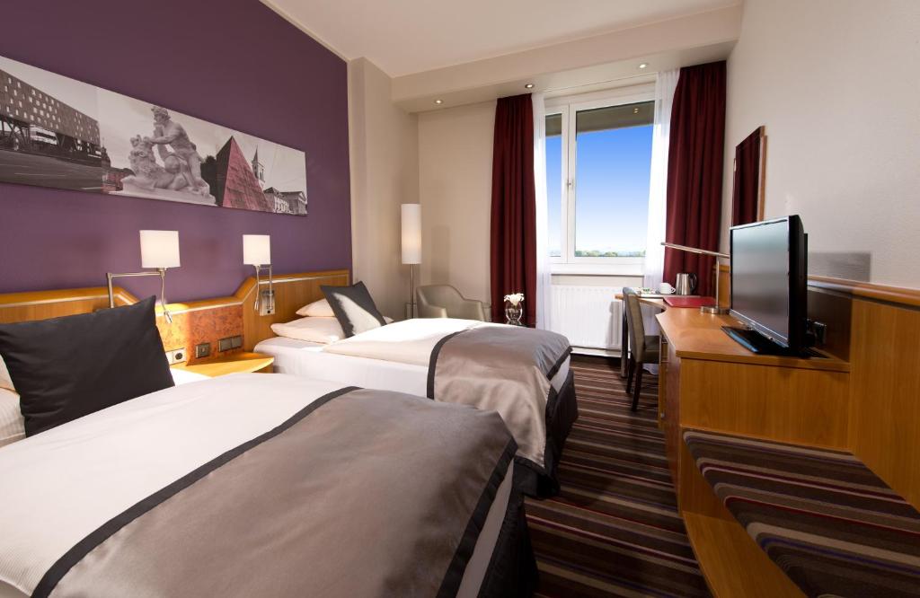 Postel nebo postele na pokoji v ubytování Leonardo Hotel Karlsruhe