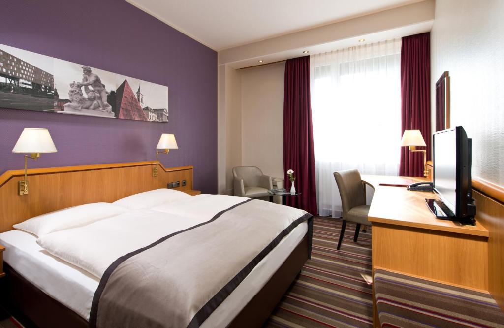 Postel nebo postele na pokoji v ubytování Leonardo Hotel Karlsruhe