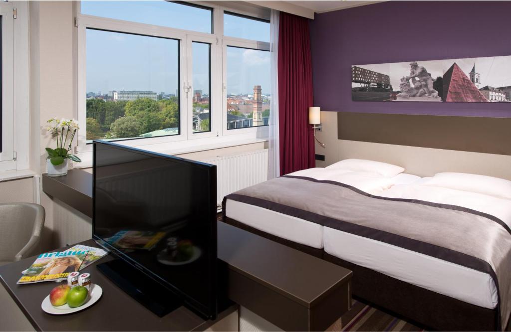 Postel nebo postele na pokoji v ubytování Leonardo Hotel Karlsruhe