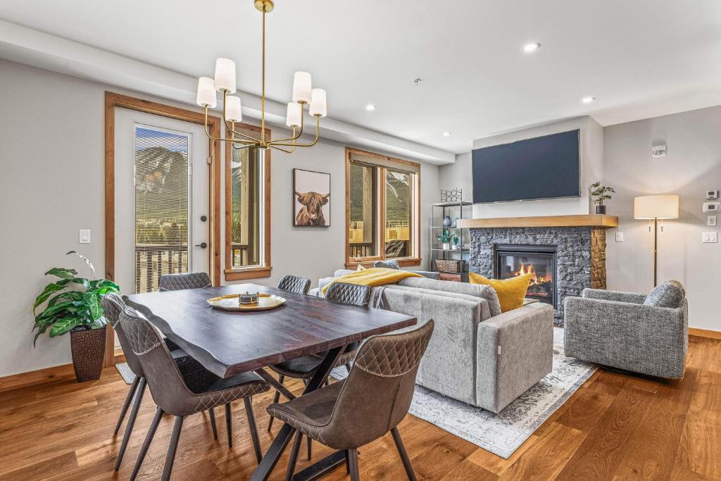 
212 - 2 Bedroom Premier Condo
