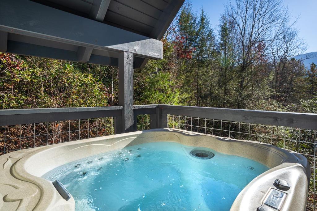 Φωτογραφία από το άλμπουμ του Serenity Studio by Stony Brook Cabins σε Gatlinburg