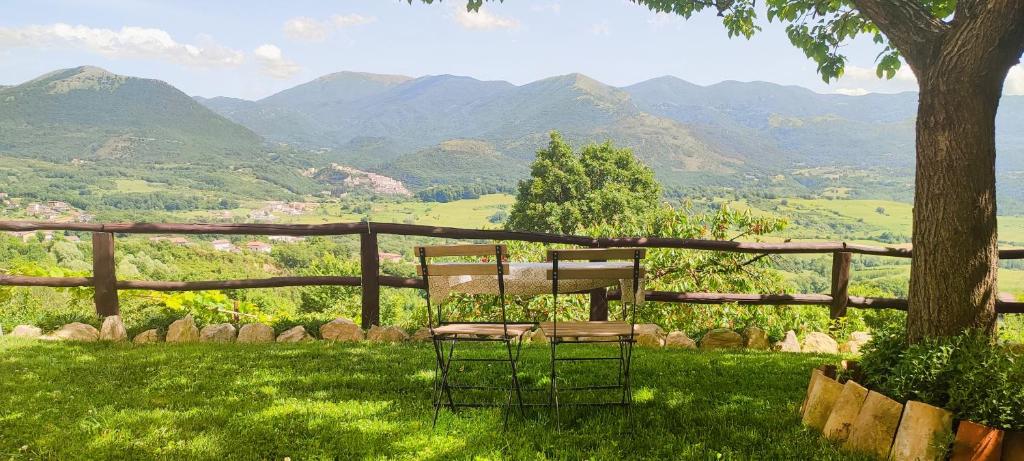 Nespecifikovaný výhled na hory nebo výhled na hory při pohledu z bed and breakfast