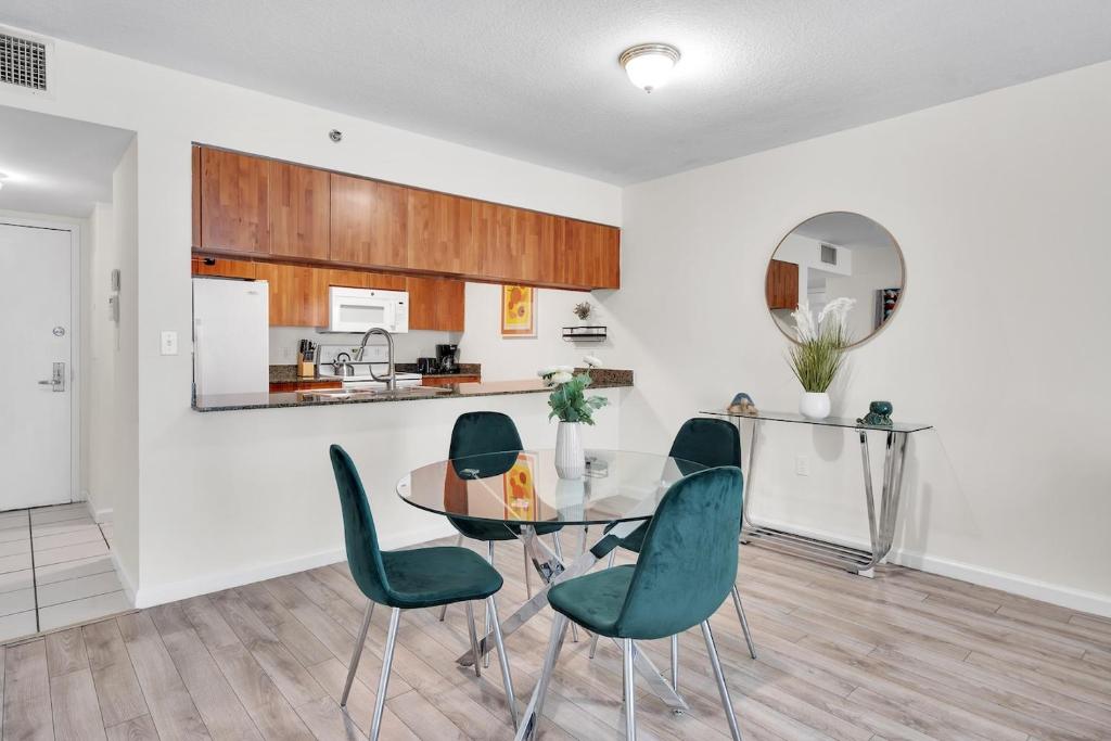 Brickell Key Gem: Stylish 1-Bed W/ Free Parking - Appartement