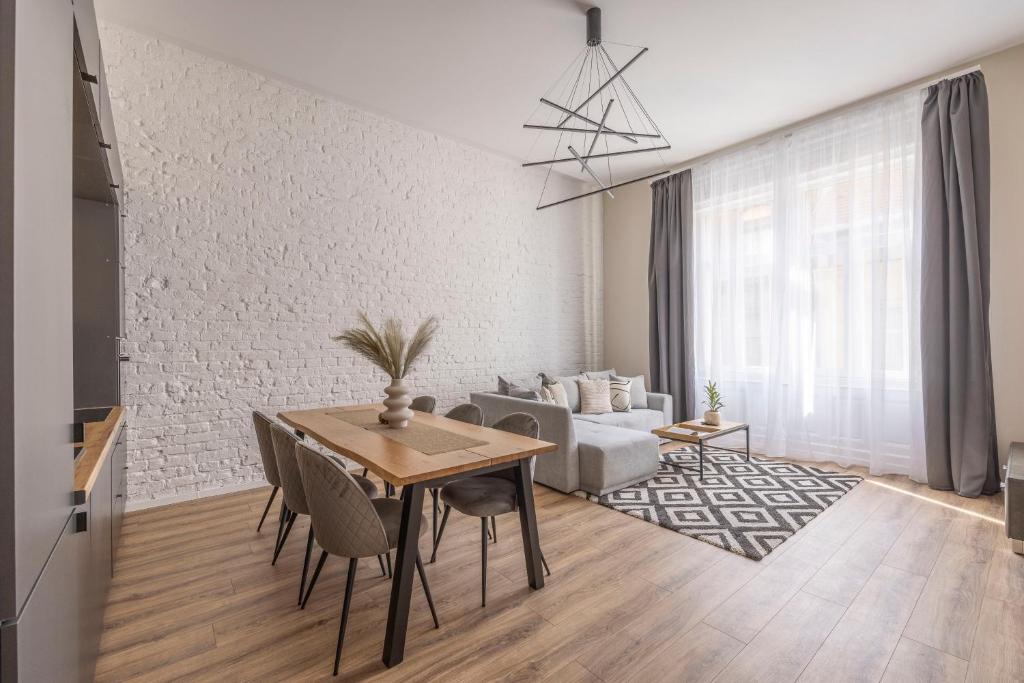 Exclusive Stylish Suite by Prestige Homes next to the Oktogon 1066 Budapest, Teréz körút 22 kép - 1