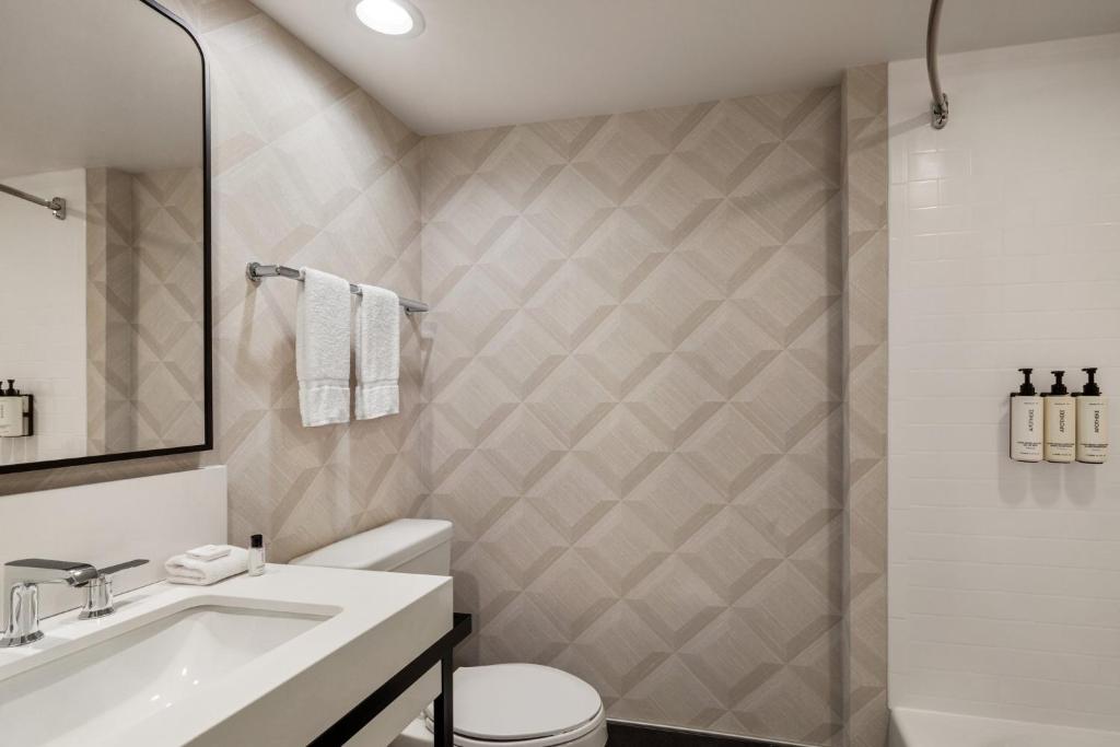 Crowne Plaza Louisville Airport Expo Ctr, an IHG Hotel - Chambre Queen Standard Avec Deux Lits Queen