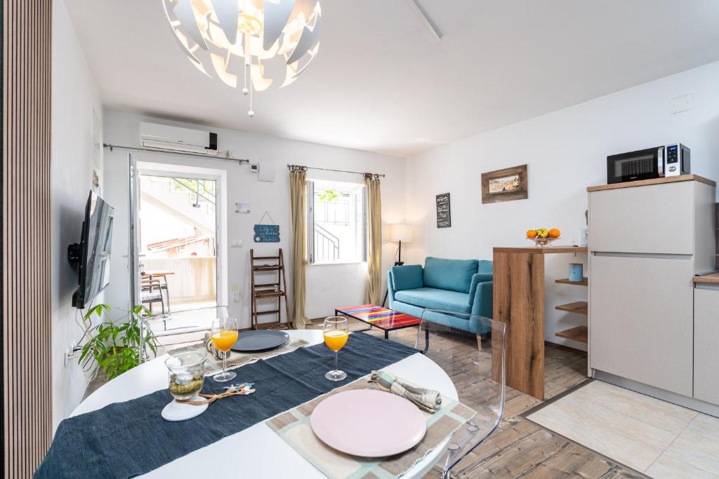 Kuchyňa alebo kuchynka v ubytovaní Apartments Marivo Lapad
