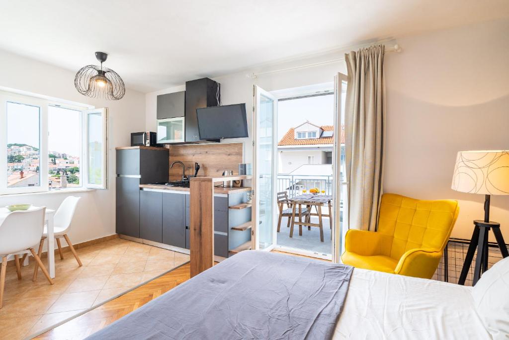 Kuchyňa alebo kuchynka v ubytovaní Apartments Marivo Lapad