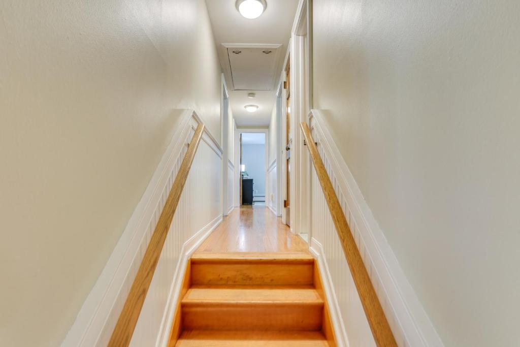 Fotografie z fotogalerie ubytování Charming Highland Falls Home Less Than 2 Mi to West Point! v destinaci Highland Falls