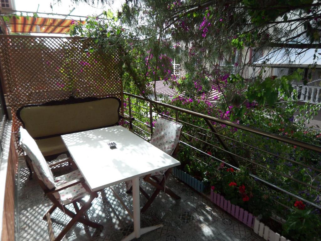 Балкон или терраса в izmir Tatil Evi Beach Resort Seferihisar