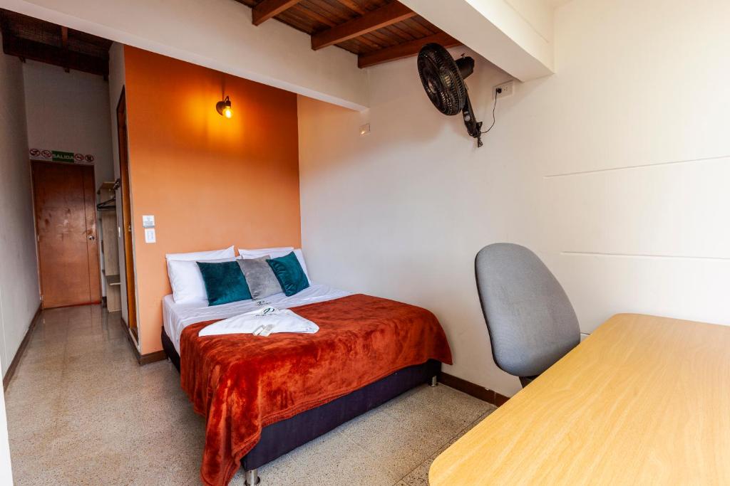 Postel nebo postele na pokoji v ubytování Poblado Guest House