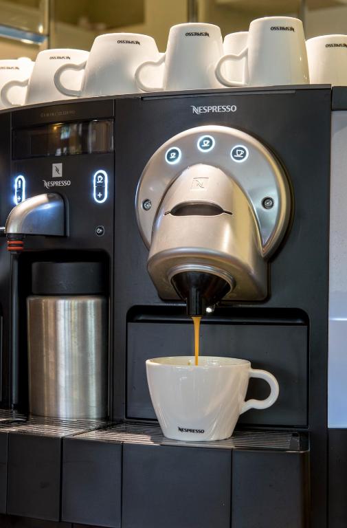 Utensilios para hacer té y café en Hotel Rural La Viña - Only Adults