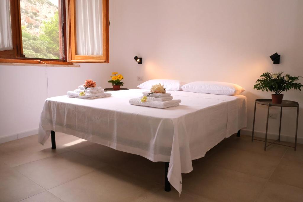 Postel nebo postele na pokoji v ubytování Sunset Beach House Buggerru