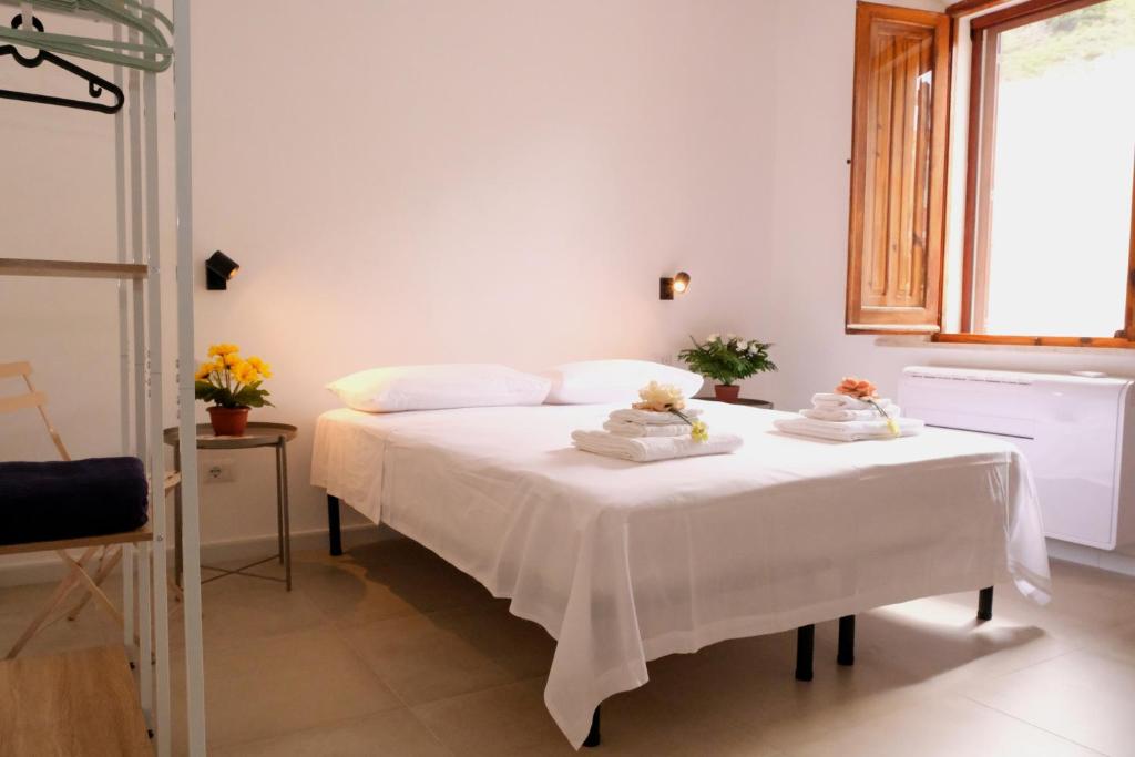 Postel nebo postele na pokoji v ubytování Sunset Beach House Buggerru