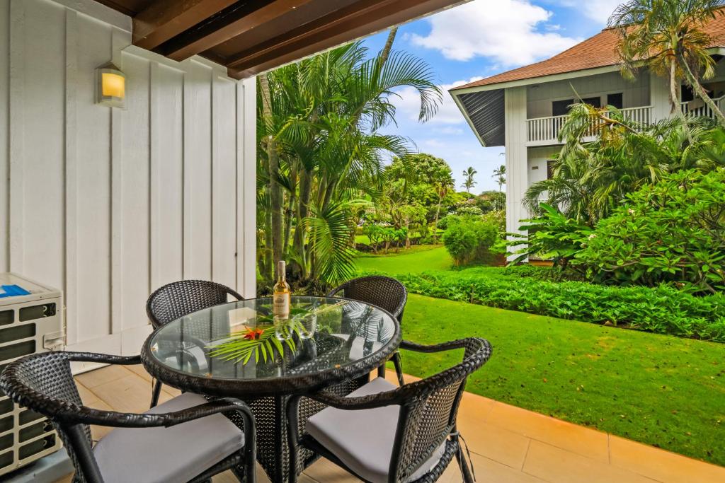 Zahrada ubytování Kiahuna Paradise at Poipu beach, newly remodeled