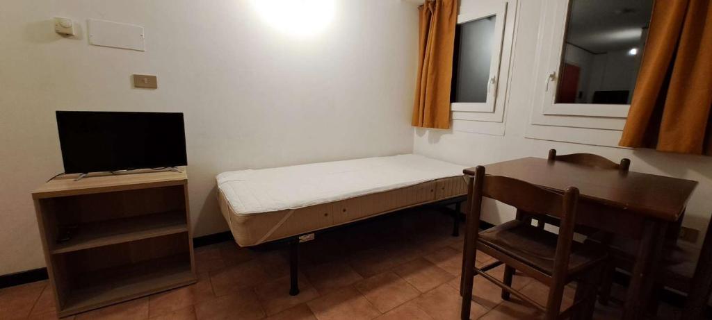 Telewizja i/lub zestaw kina domowego w obiekcie HIGH ALTITUDE Apartment
