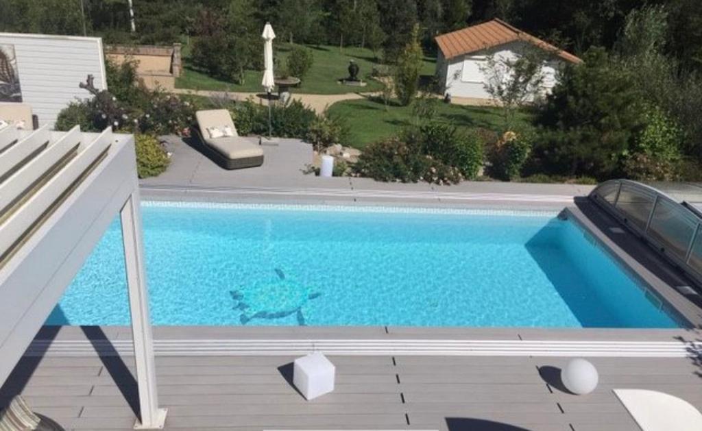 Photo de la galerie de l'établissement Dépendance privative, à La Monnerie-le Montel