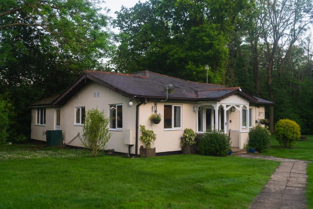 The Bungalow, Knebworth Updated 2024 Prices