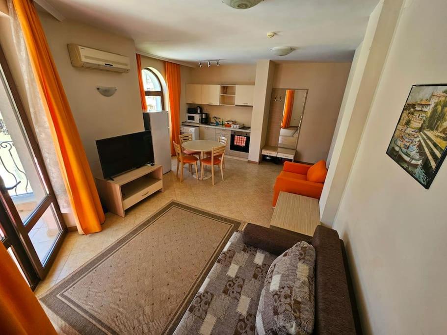 阳光海滩Apartment Lilou - 3 pools, SPA, gym, playgrounds的相册照片