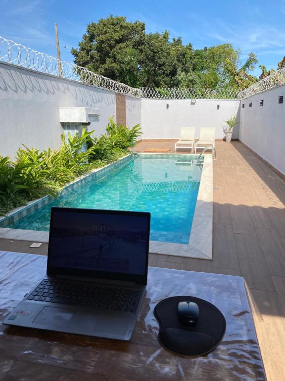 Bazén v ubytování Aconchego! Sua casa com Piscina em Passos!! nebo v jeho okolí