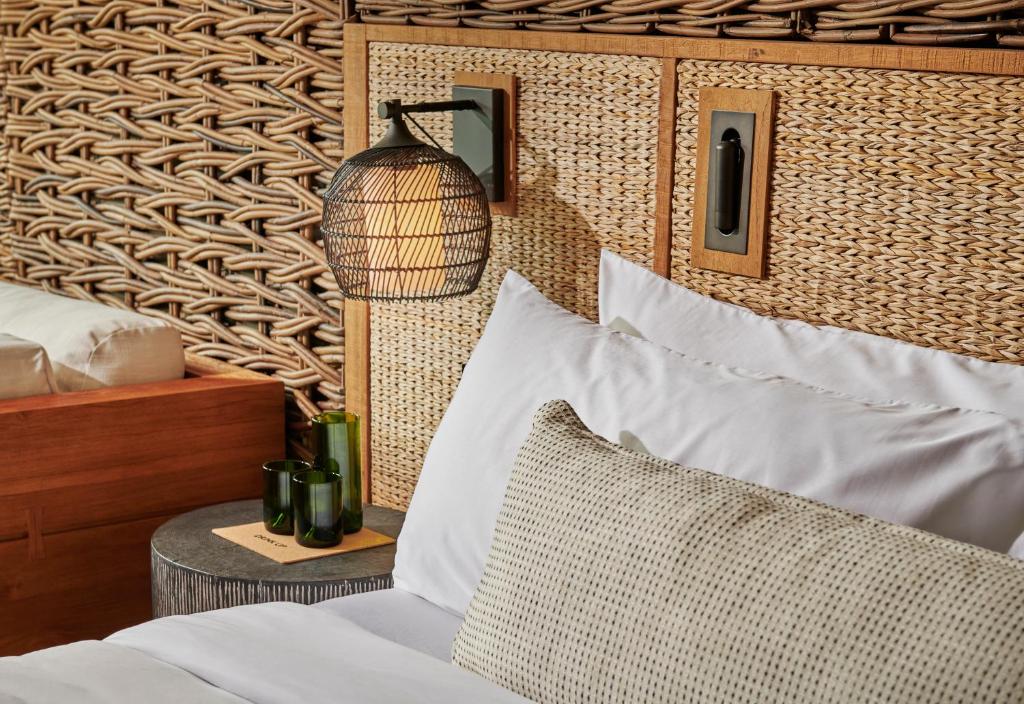 Postel nebo postele na pokoji v ubytování 1 Hotel Hanalei Bay
