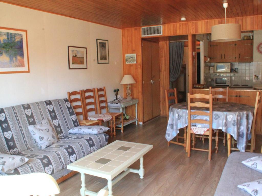 Appartement Châtel, 2 pièces, 6 personnes - FR-1-200-166にあるレストランまたは飲食店