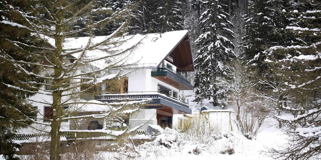 Hotel-Pension zum Paradies v zimě