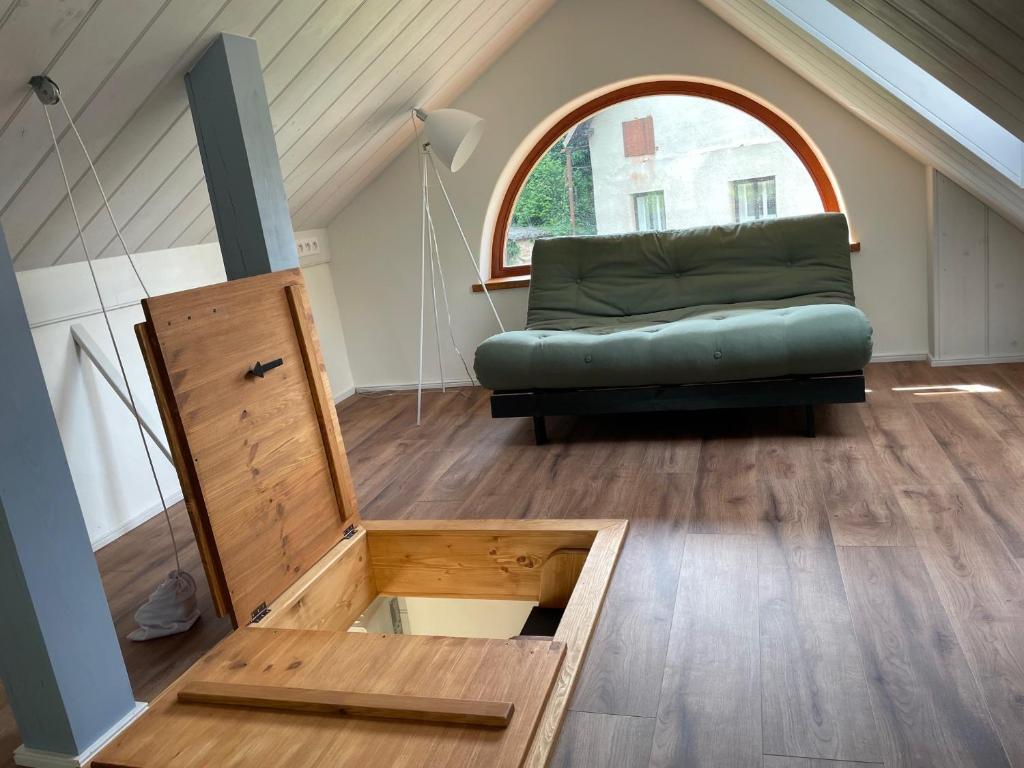 Sunrise Tiny House Malešovにあるシーティングエリア