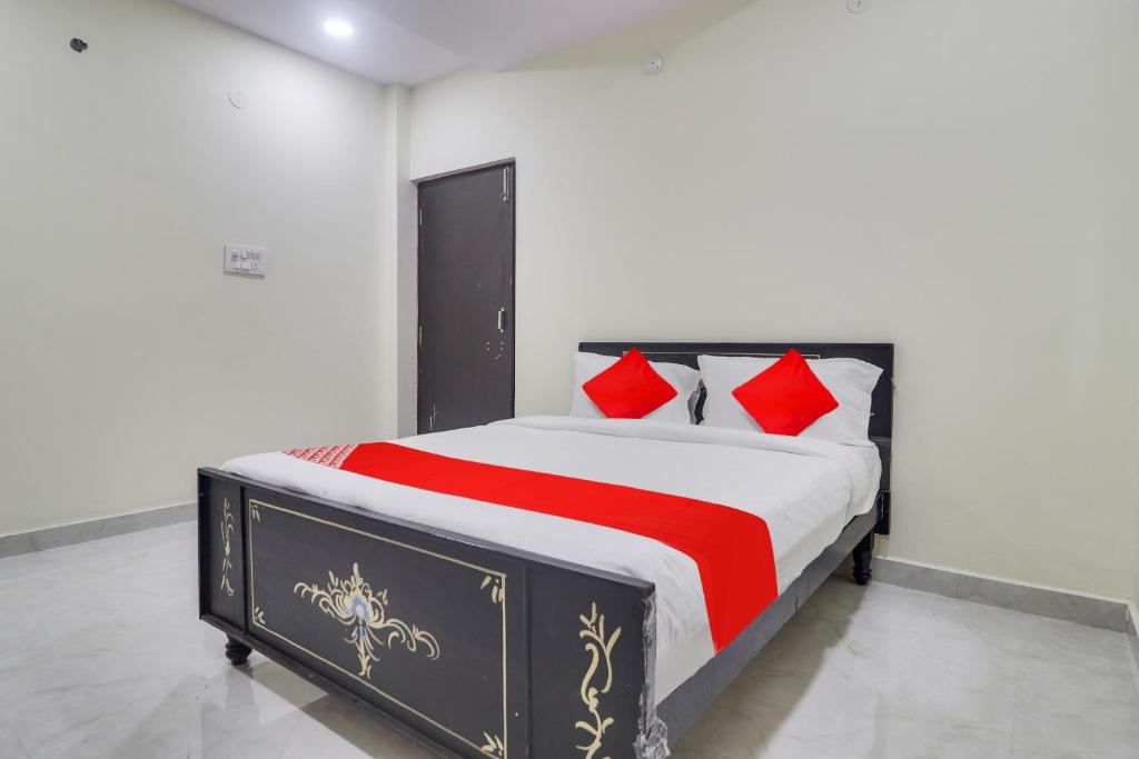 Llit o llits en una habitació de OYO Flagship Hotel Vj Residency
