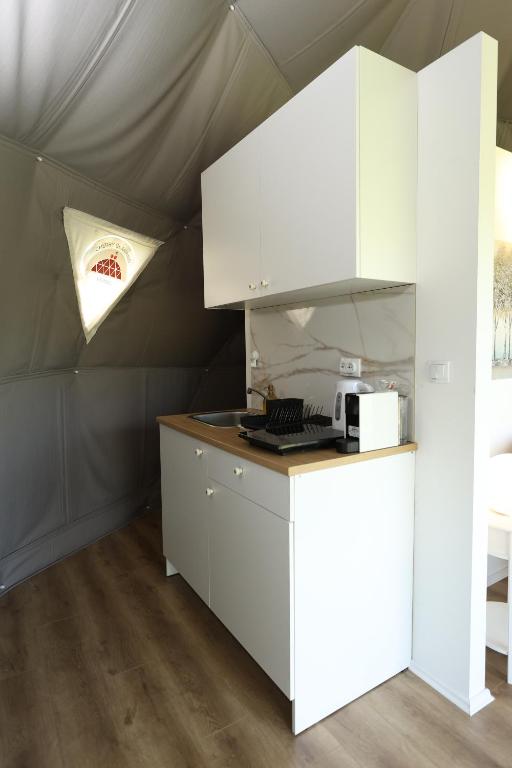 Köök või kööginurk majutusasutuses Glamping Beograd