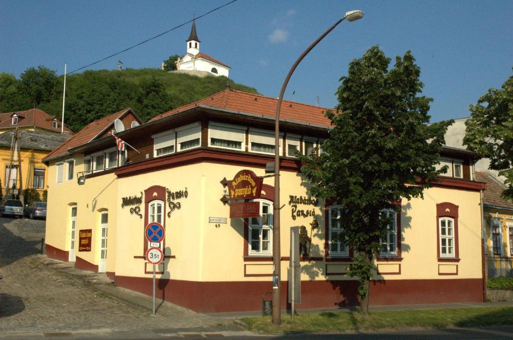 Alabárdos Panzió és Apartmanház 2500 Esztergom, Bajcsy-Zsilinszky u. 49. kép - 1