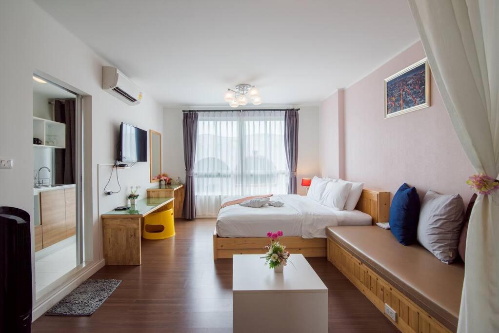 TV a/nebo společenská místnost v ubytování 449 8 Floor Family room IMM AIM CONDO by Pik