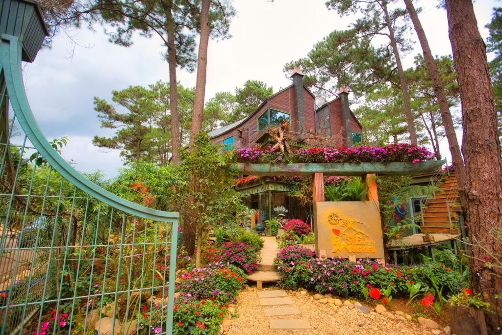 Κήπος έξω από το Rosie Garden Măng Đen