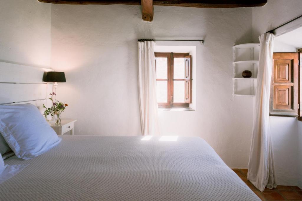 Posteľ alebo postele v izbe v ubytovaní Can Quince Balafia Ibiza Hotel - Turismo de Interior