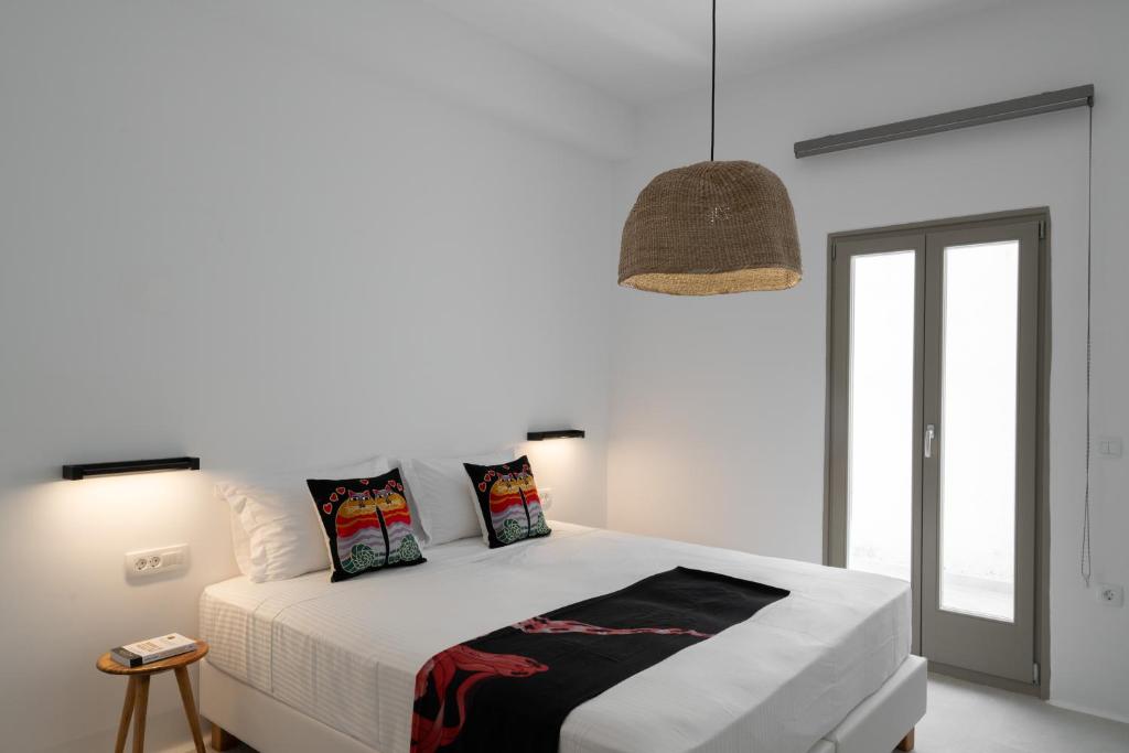 Postel nebo postele na pokoji v ubytování Rizes Villas Santorini with private pool