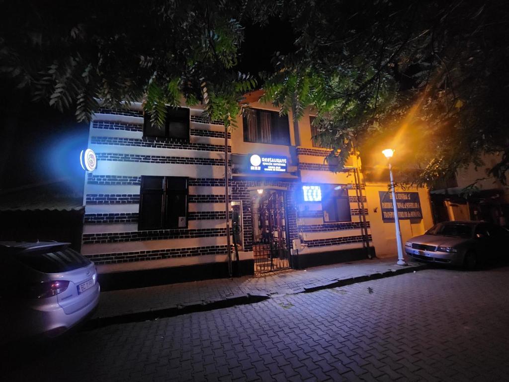 Karma caffe&rooms - Resim 4