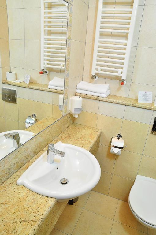 Kúpeľňa v ubytovaní Ahotel