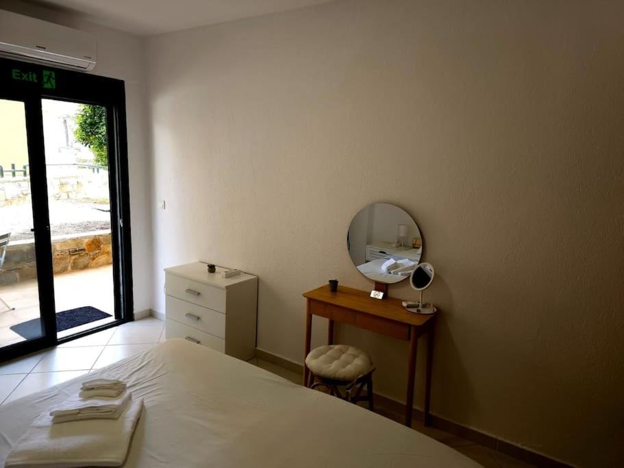 Katil atau katil-katil dalam bilik di Traumhafte Maisonette in Possidi am Strand