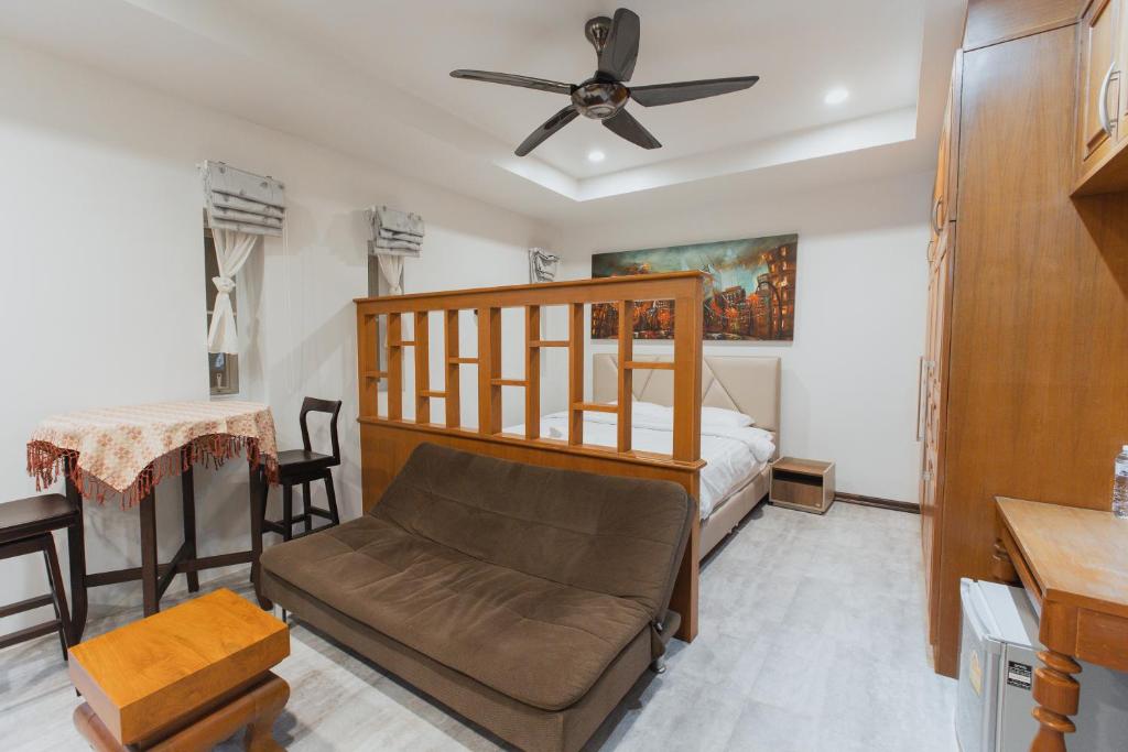 Postel nebo postele na pokoji v ubytování บ้านกันเอง Baan Kun Aeng Homestay