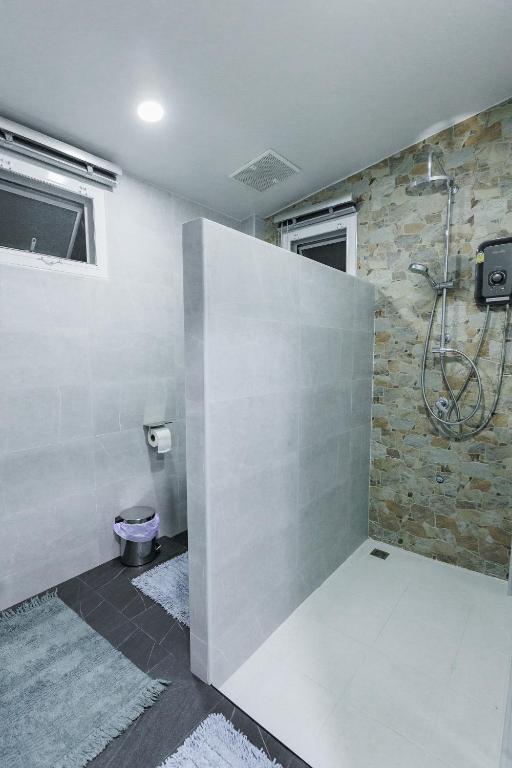 Koupelna v ubytování บ้านกันเอง Baan Kun Aeng Homestay