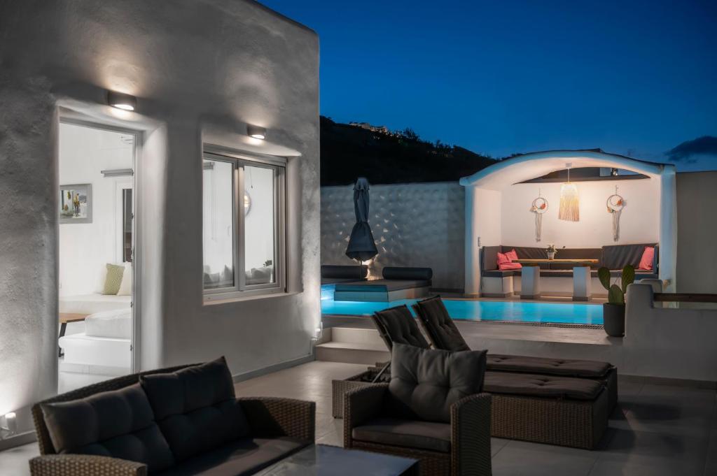 La alberca dentro o cerca de Dream Villa Santorini