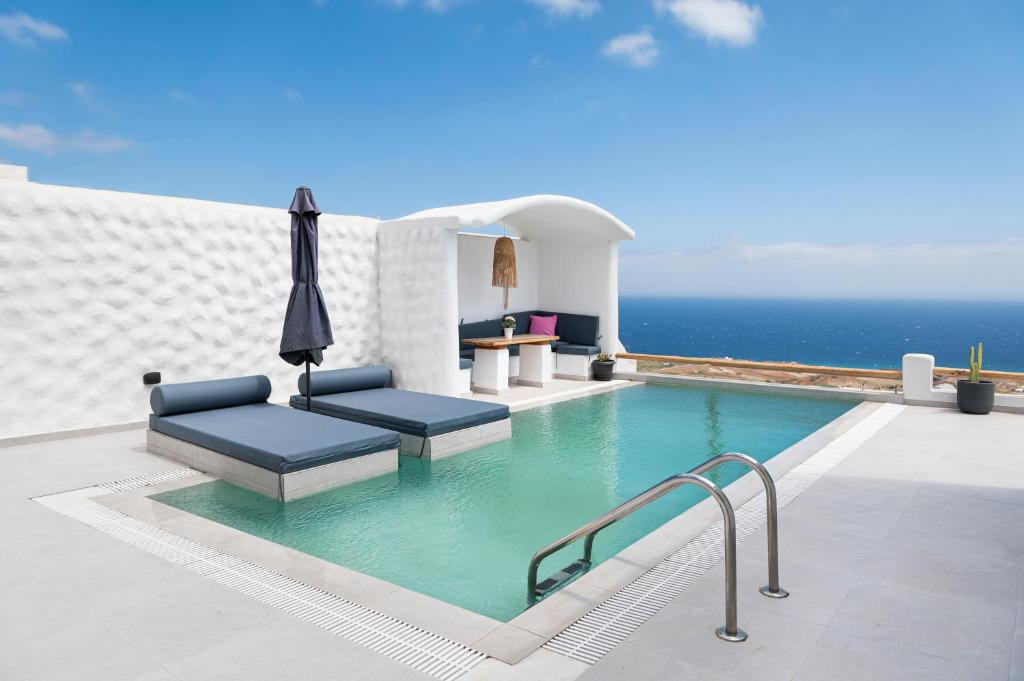 สระว่ายน้ำที่อยู่ใกล้ ๆ หรือใน Dream Villa Santorini