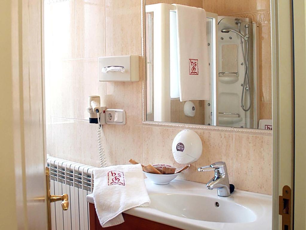 Hotel San Camilo - Twin Room