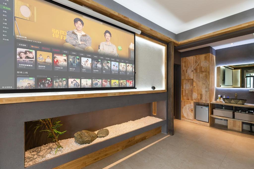 Kuchyň nebo kuchyňský kout v ubytování 重庆解放碑阳崽民宿高层新中式景观Youngzai Apt in Jiefangbei 5