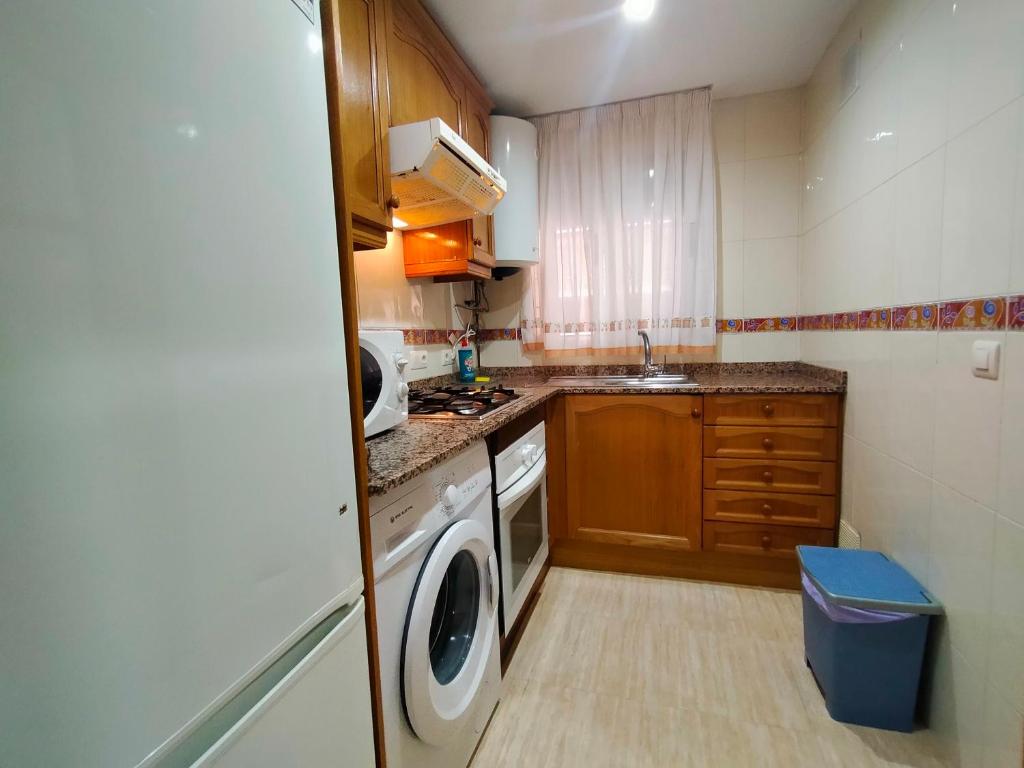 A kitchen or kitchenette at ACV - Costa Marina I-1ª linea planta 2 sur