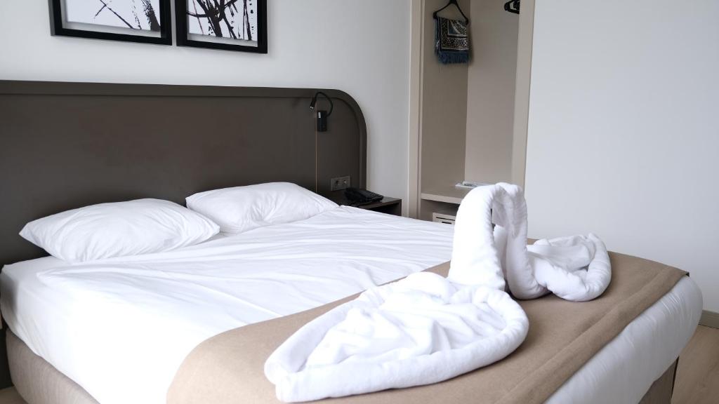 Postel nebo postele na pokoji v ubytování PARK DEMİRKAPI HOTEL