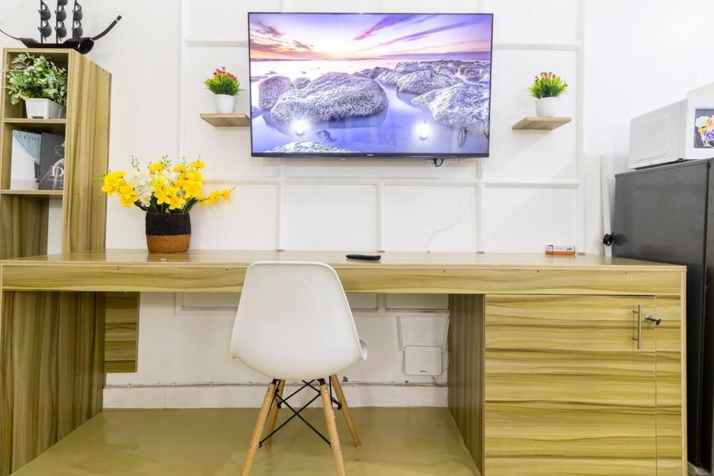 Televiisor ja/või meelelahutuskeskus majutusasutuses EUNICE'S CLASSY DIANI STUDIO