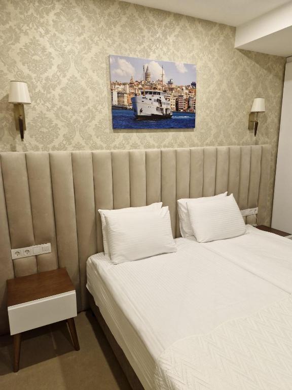 Postel nebo postele na pokoji v ubytování Mr BEYAZ HOTEL