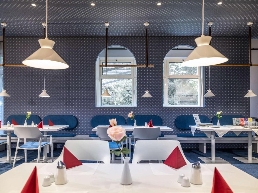 Uma área de estar em ibis Styles Graz Messe