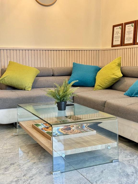 Dub House - Two-Bedroom Apartment
