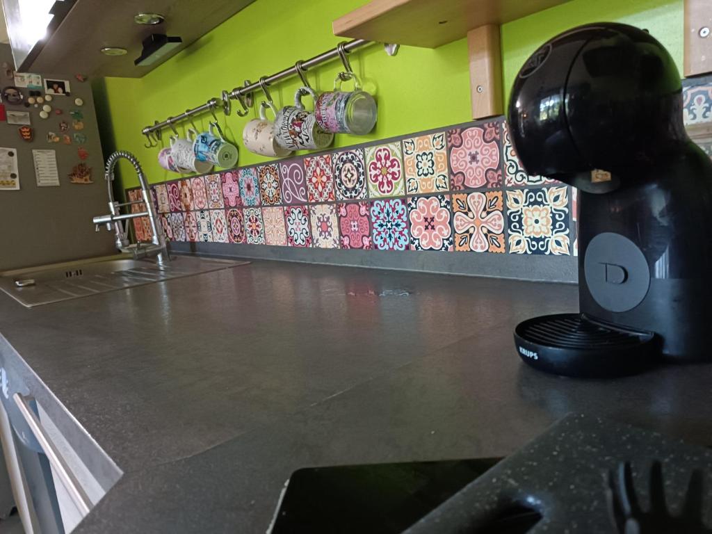 Fotografia z galérie ubytovania Appartement entier Cozy Rdj Parking gratuit, proche tramway, stade OL, ARENA, Eurexpo, Aéroport StExupéry, Gare TGV Lyon Partdieu v destinácii Décines-Charpieu